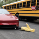 Une Tesla grille un bus scolaire à l’arrêt et percute des mannequins d’enfants en mode Full Self-Driving